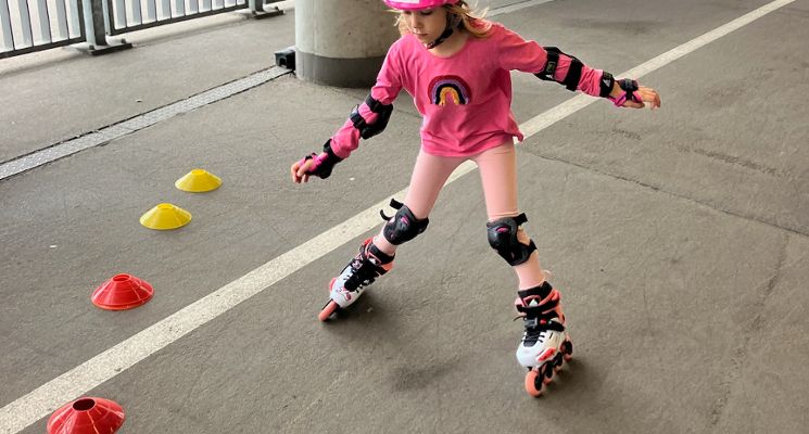 Plakat Wrocław Rolkuje: Letnia Półkolonia Rolkarska 2026 w Tarczyński Arena!