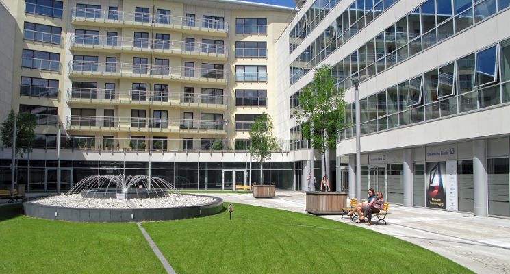 Plakat Akademia Architektury: kierunek -> architektura współczesna!