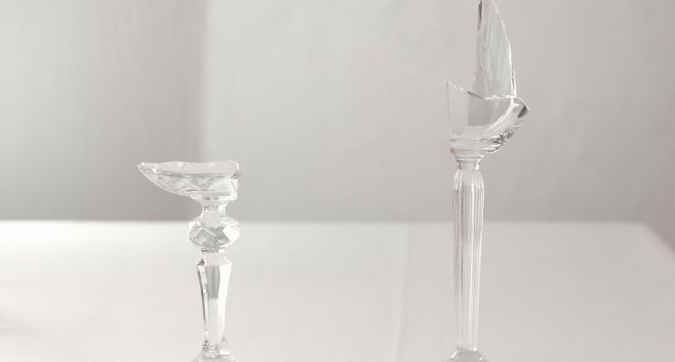 Plakat Szlify – wystawa o szkle kryształowym i Hucie „Julia”