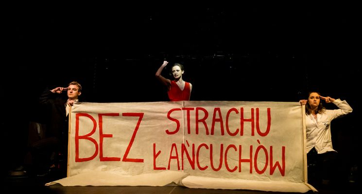 Plakat „Kiedyś różą byłam, dziś gniję w kanale” [premiera spektaklu]