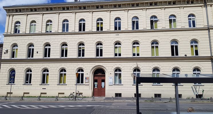Plakat Prelekcja na temat możliwości pozyskiwania sprzętu rehabilitacyjnego, uzyskania refundacji i radzenia sobie w trudnej sytuacji