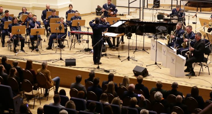 Plakat Orkiestra Sił Powietrznych Stanów Zjednoczonych „American Musical Treasures”