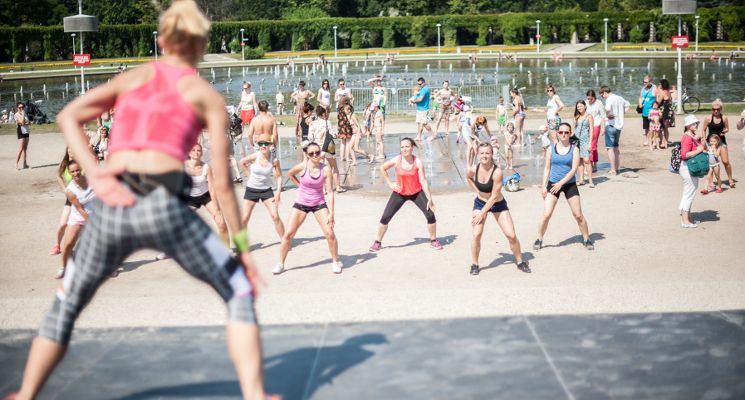 Plakat Sportowa sobota: Vinyasa Joga [Lato na Pergoli 2025]