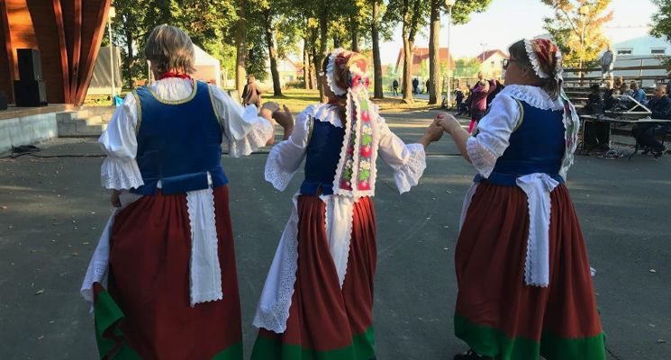 Plakat Jakie stroje wybierają współcześni Dolnoślązacy? [WYKŁAD]