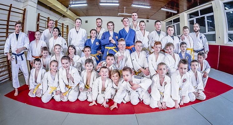 Plakat Ferie na sportowo – treningi judo online