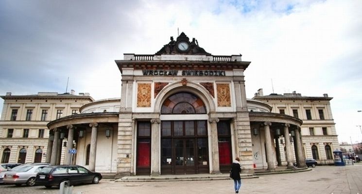 Plakat Spotkanie z twórcami i aktorami spektaklu „Folwark zwierzęcy”