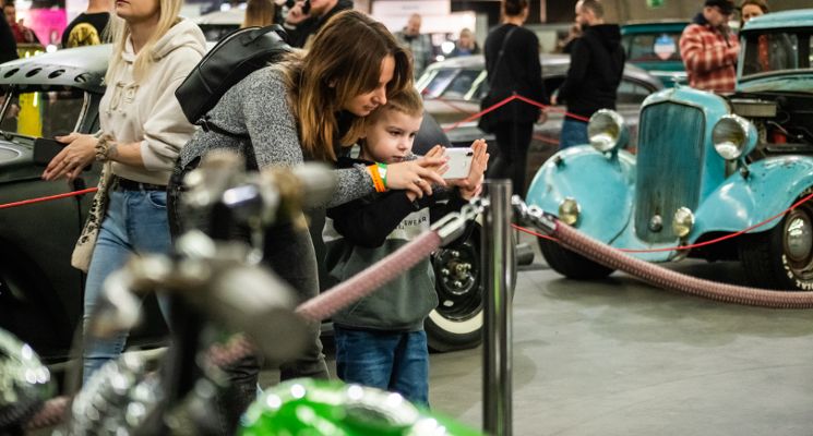 Plakat Kustomhead 2025 | wystawa zabytkowych aut amerykańskich, motocykli i rowerów custom