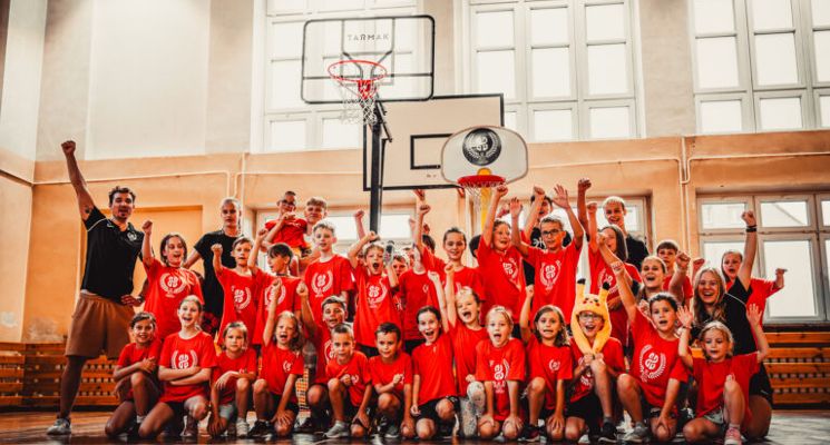Plakat Sportowo-kreatywne półkolonie BeBest.Education