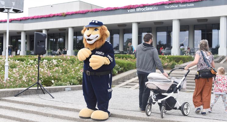 Plakat Lato na Pergoli: Piknik z policją