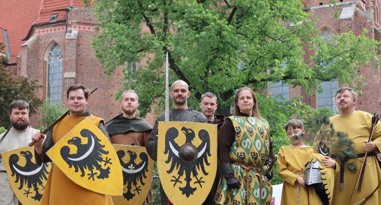 Plakat Rekrutacja do Grupy Rekonstrukcji Historycznych Wiwern we Wrocławiu!