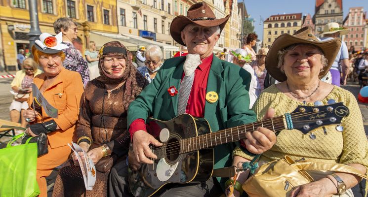 Plakat Dźwięki wśród gwiazd. Koncert na misy, gongi, instrumenty relaksacyjne połączony z medytacją oddechową oraz wizualizacją rozgwieżdżonego nieba