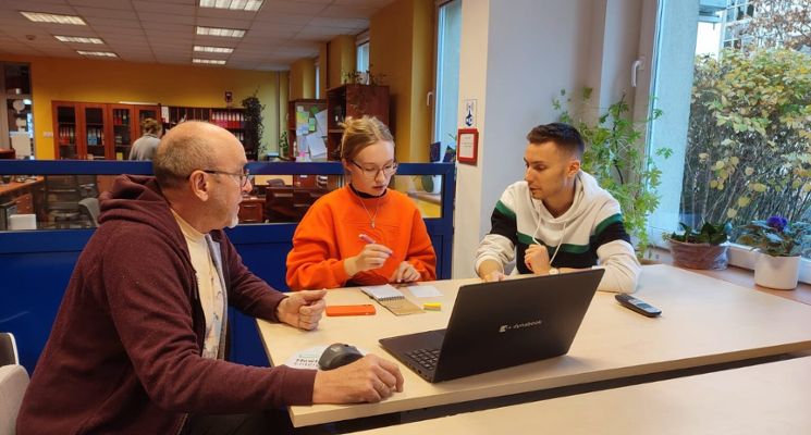 Plakat Hackathon Kreatywnych Kampanii Społecznych