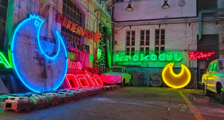 Plakat Wieczór otwarty w magazynie neonów