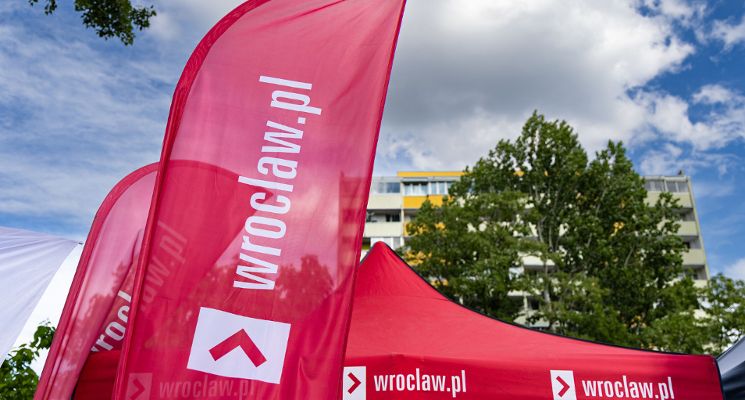 Plakat Wakacje z wroclaw.pl w Parku Szczytnickim!