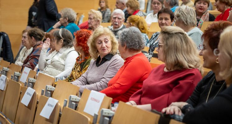 Plakat Rezyliencja poprzez relacje: jak budować odporność psychofizyczną seniorów – konferencja