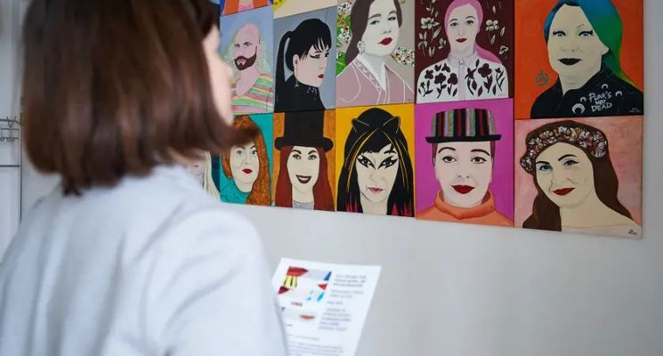 Plakat Wystawa: „One (Filtr/Flirt)” portretów-ilustracji kobiecych w Centrum Kultury Wrocław-Zachód