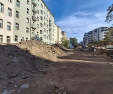 Zmiany na podwórku między ulicami Kościuszki, Pułaskiego, Komuny Paryskiej i Prądzyńskiego, których efektem będzie rewitalizacja.
