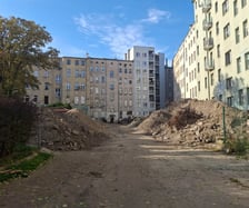 Zmiany na podwórku między ulicami Kościuszki, Pułaskiego, Komuny Paryskiej i Prądzyńskiego, których efektem będzie rewitalizacja.