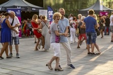 Wrocławska Potańcówka: wrocławianie tanecznie pożegnali wakacje na pl. Wolności [28.08.2022]