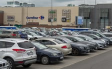 28.08.2022 niedziela handlowa we Wrocławiu: tłumy kupujących i pękające w szwach parkingi