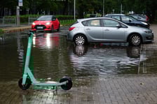 Gwałtowna burza we Wrocławiu: zalane ulice i kłopoty z komunikacją