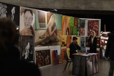 Na zdjęciach widać rzeczy, które można kupić w weekend w Hali Stulecia we Wrocławiu