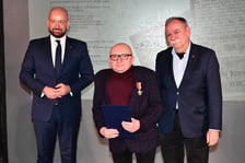 Uroczystość nadania odznak "Wrocław z wdzięcznością ? Wratislawia Grato Animo" działaczom Studenckiego Komitetu Solidarności we Wrocławiu
