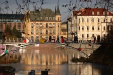 Spacerowicze podczas świąt we Wrocławiu. Okolice bulwarów i Ostrowa Tumskiego