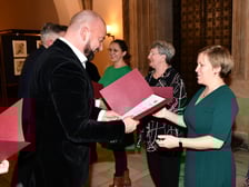 Przewodniczący Rad Osiedli otrzymali dzisiaj (28 grudnia) od prezydenta Wrocławia Jacka Sutryka wyróżnienia za działania na rzecz mieszkańców Wrocławia oraz zaangażowanie w rozwój miasta