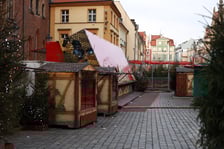 Na zdjęciu widać zamknięty Jarmark Bożonarodzeniowy we Wrocławiu