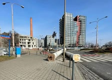 <p>na zdjęciu: ogromne spadły spadły na jezdnię przy skrzyżowaniu Jedności Narodowej z Wyszyńskiego tuż przed mostami Warszawskimi</p>
