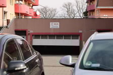 <p>Na wzrost zainteresowania garażami i miejscami parkingowymi wpływ ma także wzrost przeciętnej wartości nowo rejestrowanych samochod&oacute;w.</p>
<p>&nbsp;</p>