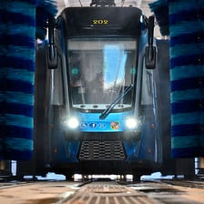 Tramwaj Moderus Gamma na myjni w zajezdni Borek.
