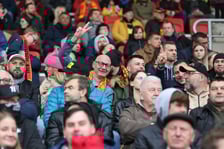 Zdjęcia kibiców z meczu żużlowego Betard Sparta Wrocław - Stal Gorzów, 7 maja 2023 r.
