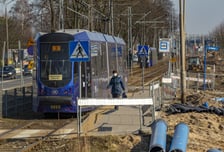 <p class="MsoNormal">Dokończenie budowy obwodnicy Leśnicy (do oddania w 2023 r.) &mdash; 99 366 919,27 zł z Unii Europejskiej.</p>