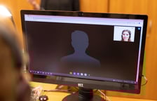 <h2>Czat wideo Nasz Wrocław. To trzeba wiedzieć przed połączeniem?</h2>
<p>Ważne, aby przed spotkaniem przygotować:</p>
<ul>
<li>dokument tożsamości ze zdjęciem,</li>
<li>jeśli chcesz aktywować Status Podatnika, należy okazać w formie papierowej lub elektronicznej (poprzez udostępnienie ekranu komputera) pierwszą stronę ostatniego aktualnego rozliczenia PIT we Wrocławiu, z potwierdzeniem złożenia lub nadania. Uwaga, podatki z Pierwszego Urzędu Skarbowego nie trafiają do Wrocławia. To oznacza, że nie można otrzymać Statusu Podatnika,</li>
<li>w przypadku aktywacji Statusu MAX (zameldowanych na stałe we Wrocławiu) należy okazać w formie papierowej lub elektronicznej (poprzez udostępnienie ekranu komputera) informację o zameldowaniu na pobyt stały we Wrocławiu. Informację o zameldowaniu możesz pobrać ze strony www.gov.pl. Alternatywnie możesz okazać do kamery informację o zameldowaniu z aplikacji mObywatel. Aktywacja Statusu MAX jest możliwa tylko w przypadku os&oacute;b, kt&oacute;re już mają aktywny Status Podatnika.</li>
</ul>