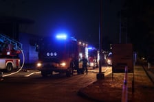 Pożar na Brucknera. W akcji bierze udział 9 jednostek straży pożarnej