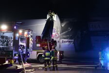 Pożar na Brucknera. W akcji bierze udział 9 jednostek straży pożarnej