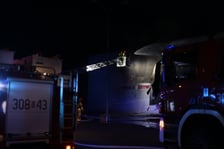 Pożar na Brucknera. W akcji bierze udział 9 jednostek straży pożarnej
