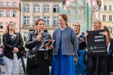 <p>Strajk kobiet po śmierci 33-letniej Doroty, kt&oacute;ra zmarła w szpitalu z powodu powikłań w ciąży</p>