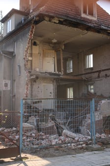 Budynek wielorodzinny bez ściany, ul. Murarska 45, Pilczyce, Wrocław