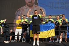 Oleksandr Usyk i Daniel Dubois podczas treningu na placu Wolności we Wrocławiu. Mistrzowska walka i wielka bokserska gala już w sobotę na Tarczyński Arena