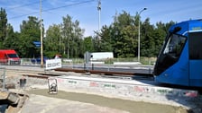 Remont przejazdu przez torowisko na wysokości przystanku Kamiennogórska (ośrodek dla niewidomych).