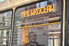 Plebiscyt Złoty Wąs lansuje męską profilaktykę zdrowotną. Do akcji włączyło się MPK udostępniając tramwaj, który promuje akcję.