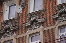 <p>Detale architektoniczne kamienic na wrocławskim Nadodrzu zachwycają</p>