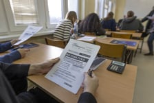 <p><strong>Perspektywy 2024. Ranking najlepszych lice&oacute;w z Wrocławia&nbsp;</strong></p>
<p><strong>14.</strong> LO nr XVII im. Agnieszki Osieckiej - 508 miejsce w Polsce (w 2023 r. - 433 miejsce)</p>
<p><strong>13.</strong> LO nr VI im. Bolesława Prusa - 497 miejsce w Polsce (w 2023 r. - 501 miejsce)</p>
<p><strong>12.</strong> LO nr XVI - 352 miejsce w Polsce (w 2023 r. - 493 miejsce)</p>
<p><strong>11.</strong> LO nr X im. Stefanii Sempołowskiej - 326 miejsce w Polsce (w 2023 r. - 429 miejsce)</p>
<p><strong>10.</strong> LO Si&oacute;str Urszulanek Unii Rzymskiej - 220 miejsce w Polsce (w 2023 r. - 174 miejsce)</p>
<p>&nbsp;</p>
<p>&nbsp;</p>
<p>&nbsp;</p>
<p>&nbsp;</p>