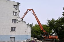 Stary budynek Komisariatu Policji Wrocław-Stare Miasto jest rozbierany. Funkcjonariusze przeprowadzili się do nowego, wybudowanego tuż obok.