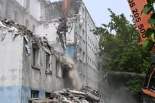 Stary budynek Komisariatu Policji Wrocław-Stare Miasto jest rozbierany. Funkcjonariusze przeprowadzili się do nowego, wybudowanego tuż obok.