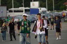 Kibice w drodze na mecz