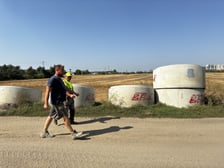 <p>Początek budowy drogi do mostu na Muchoborze Małym, 5 września 2024</p>